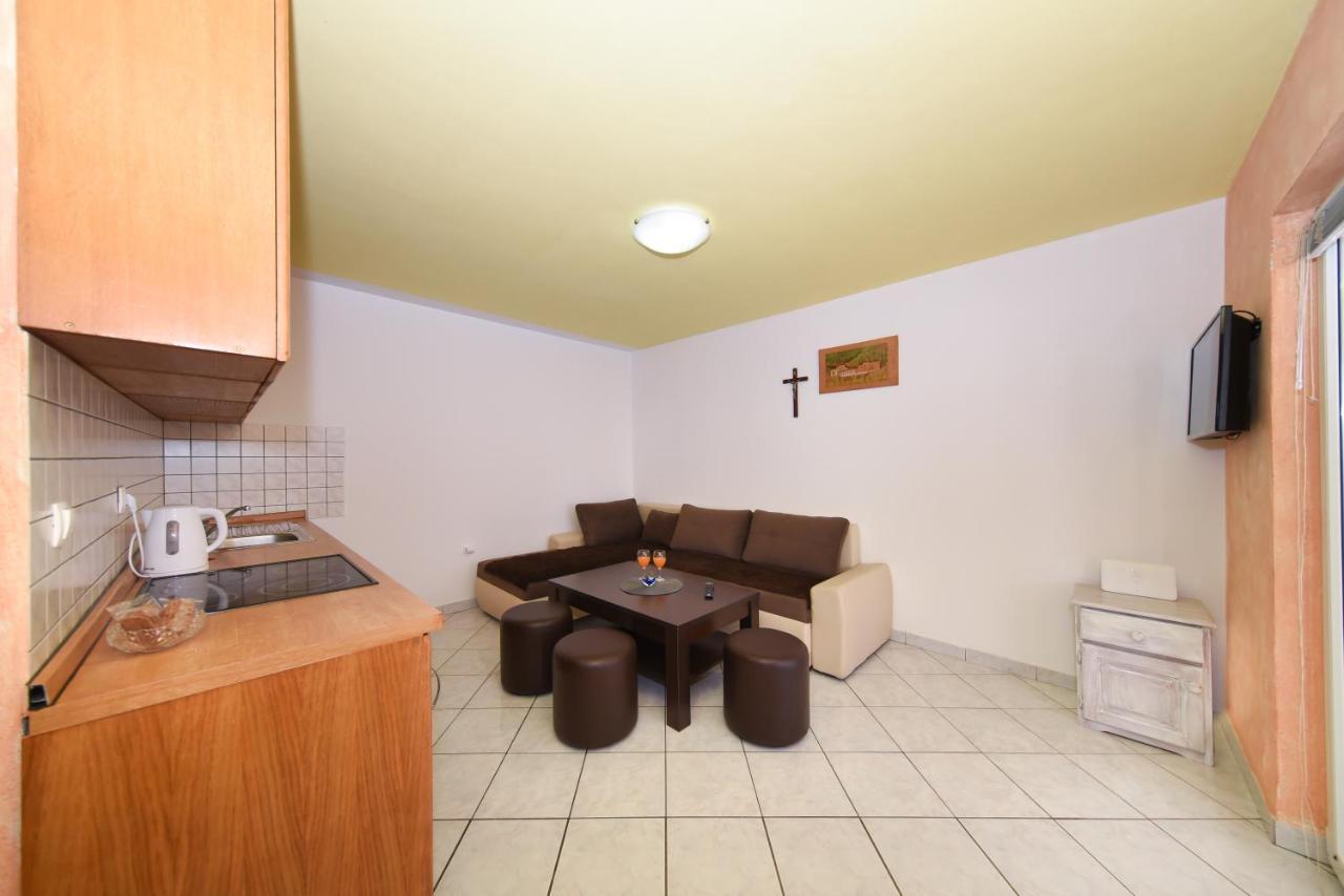 Apartments Krepo Vir Eksteriør billede