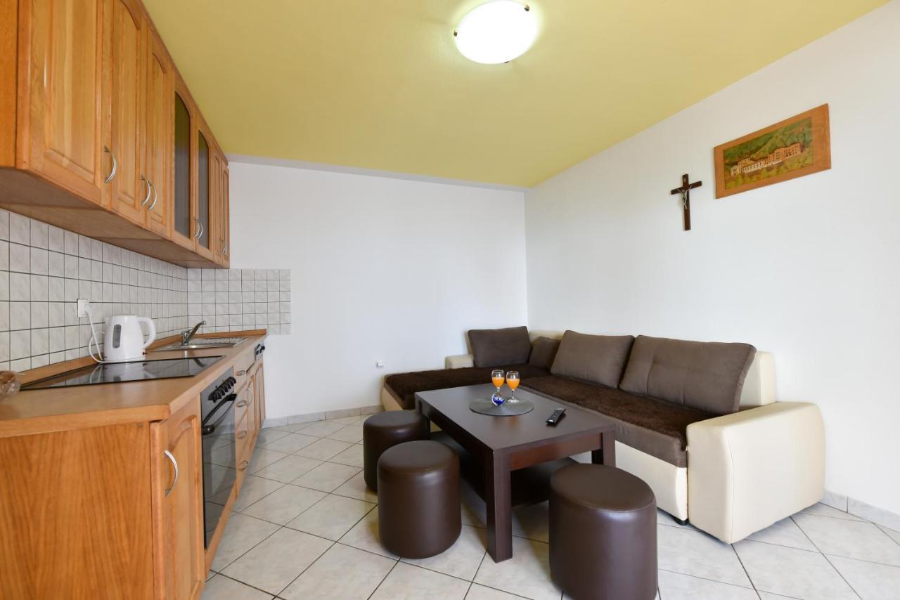 Apartments Krepo Vir Eksteriør billede