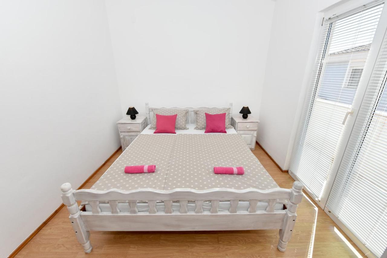 Apartments Krepo Vir Eksteriør billede